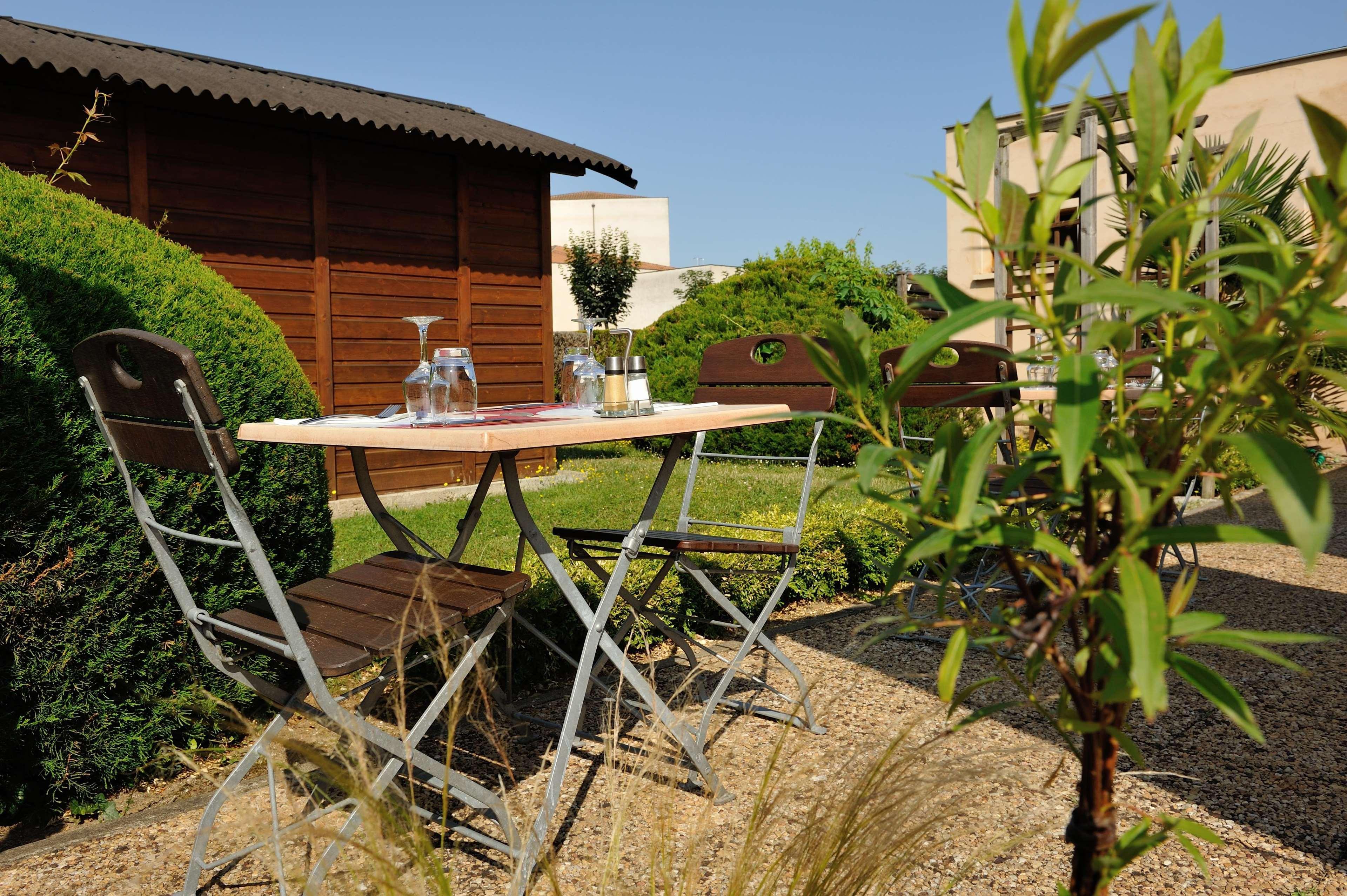Ampaline Hotel - Perigueux Boulazac Buitenkant foto